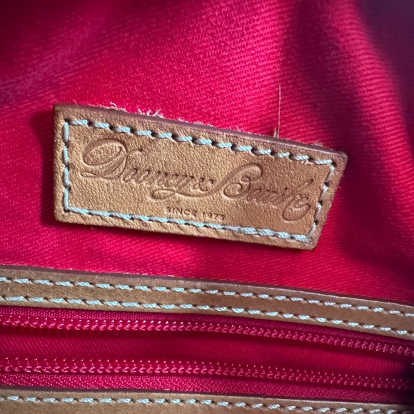 Dooney & Bourke Patterson Pebbled Leather Paige Sac Shoulder Bag Toupe & Tan EUC - Picture 11 of 15